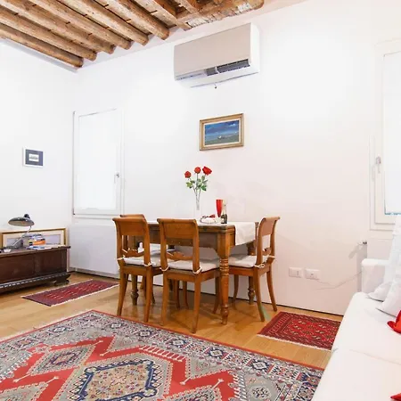 威尼斯罗曼提克公寓 *