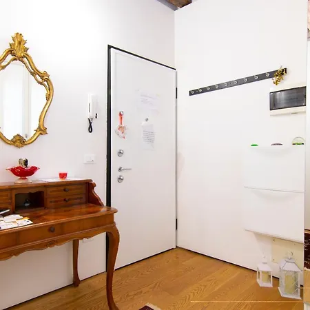 Romantic House * البندقية